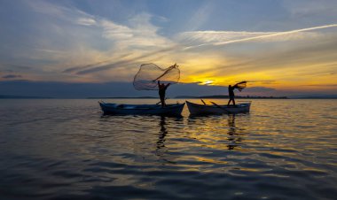 Fisherman of Lake Manyas at work while fishing