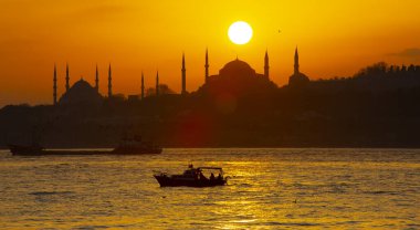 Blue Mosque and Hagia Sophia , Wonderful Istanbul view at sunset, sun dancing between minarets