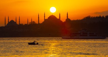 Blue Mosque and Hagia Sophia , Wonderful Istanbul view at sunset, sun dancing between minarets
