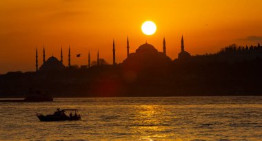 Blue Mosque and Hagia Sophia , Wonderful Istanbul view at sunset, sun dancing between minarets