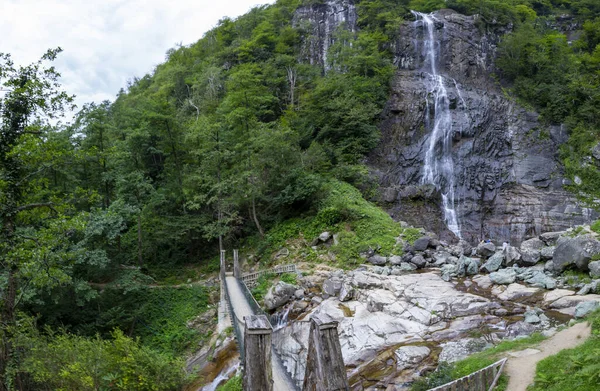 门库纳瀑布 它是东黑海最壮观的瀑布之一 土耳其的瀑布 土耳其Artvin的Arhavi区 — 图库照片