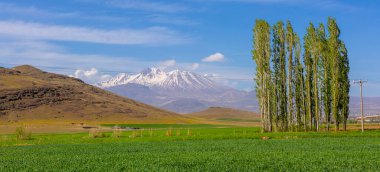 3.864 metre yüksekliğindeki Erciyes Dağı, Kapadokya 'nın en yüksek dağıdır. Bu bir volkan..