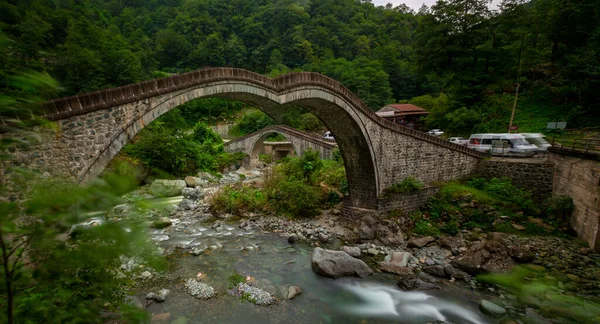 Ponts Historiques Ortacalar Doubles Avec Une Vue Magnifique Milieu Vert — Photo