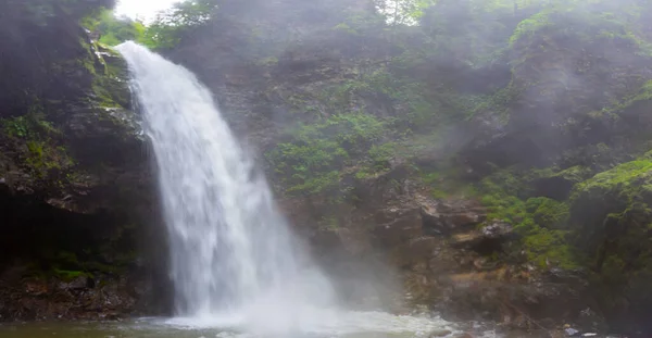 Cachoeira Fluindo Cachoeira Palovit Poderosa Kackarlar Província Rize Turquia — Fotografia de Stock