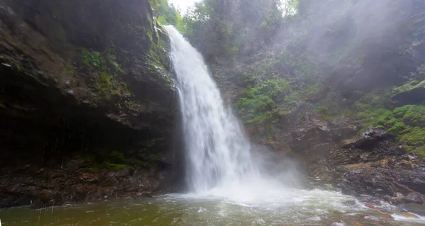 Cachoeira Fluindo Cachoeira Palovit Poderosa Kackarlar Província Rize Turquia — Fotografia de Stock