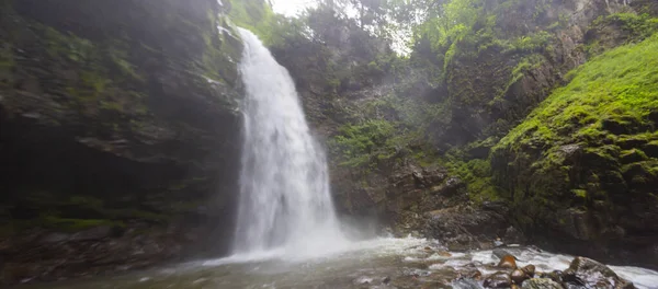 Cachoeira Fluindo Cachoeira Palovit Poderosa Kackarlar Província Rize Turquia — Fotografia de Stock