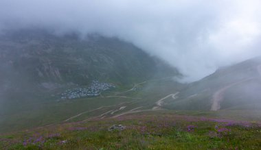 Rize 'deki Elevit Platosu. Bu plato, Rize 'nin Camlihemsin ilçesinde yer almaktadır. Kackar Dağları bölgesi. Rize, Türkiye.