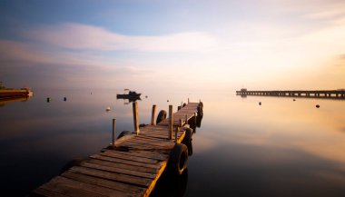Kocaeli sahil kayalıkları ve deniz kapakları uzun pozlama tekniğiyle vuruldu..