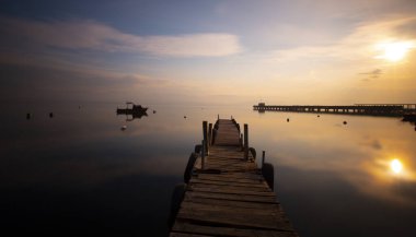 Kocaeli sahil kayalıkları ve deniz kapakları uzun pozlama tekniğiyle vuruldu..