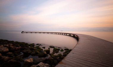 Kocaeli sahil kayalıkları ve deniz kapakları uzun pozlama tekniğiyle vuruldu..