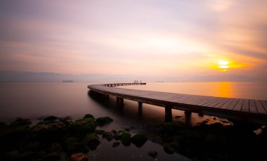 Kocaeli sahil kayalıkları ve deniz kapakları uzun pozlama tekniğiyle vuruldu..