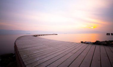 Kocaeli sahil kayalıkları ve deniz kapakları uzun pozlama tekniğiyle vuruldu..