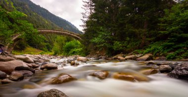 Eski tarihi taş köprüler / Rize - Kakar dağları etekleri