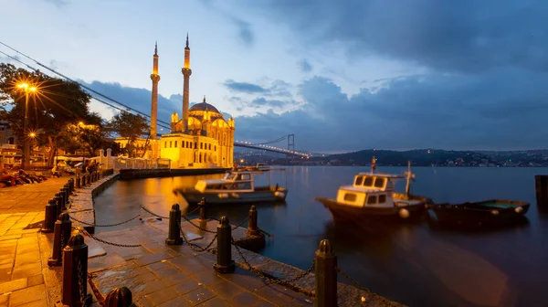 Ortakoy Istambul Paisagem Belo Nascer Sol Com Nuvens Ortakoy Mesquita — Fotografia de Stock