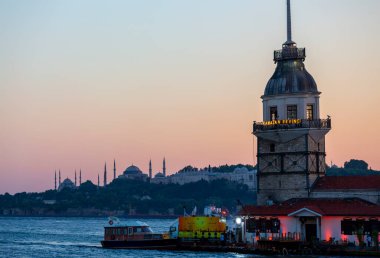 Bakire Kulesi 'nde kutlama.