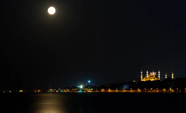 Blå Moskén Och Hagia Sophia Nattutsikt Över Månen Och Yakamoz — Stockfoto
