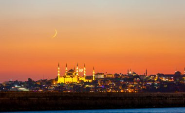 Mavi Cami ve Ayasofya, yarım ay batımı