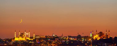 Mavi Cami ve Ayasofya, yarım ay batımı