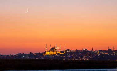 Mavi Cami ve Ayasofya, yarım ay batımı