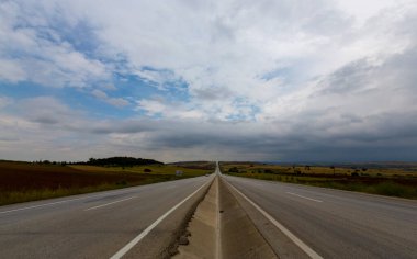 Mavi bulutların ve ekili tarlaların pencereleri, Corlu Türkiye