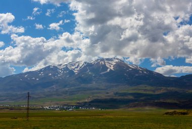 Karlı Suphan Dağı (Sphan Da) ve Van Gölü