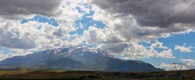 Karlı Suphan Dağı (Sphan Da) ve Van Gölü