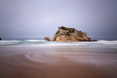 Akakese Sahili, İstanbul 'un il ilçesinden yaklaşık 17 km uzaklıktadır. Bir kıyı köyü olarak bilinen Akakese köyü hafta sonu İstanbullular tarafından takdir ediliyor..
