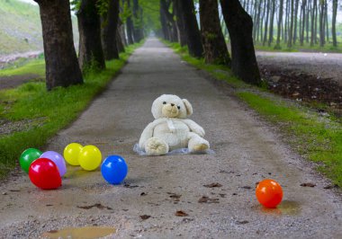 Tüneller ve toprak yollar ağaçlar tarafından yapılır. Bursa Dudakli
