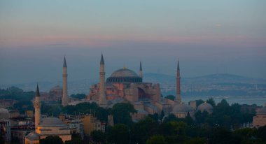 Ayasofya, İstanbul. Bizans mimarisinin dünyaca ünlü anıtı.