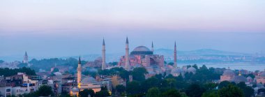 Ayasofya, İstanbul. Bizans mimarisinin dünyaca ünlü anıtı.