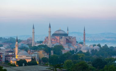 Ayasofya, İstanbul. Bizans mimarisinin dünyaca ünlü anıtı.