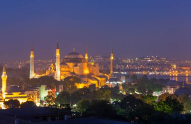 Ayasofya, İstanbul. Bizans mimarisinin dünyaca ünlü anıtı.