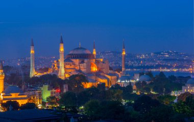 Ayasofya, İstanbul. Bizans mimarisinin dünyaca ünlü anıtı.