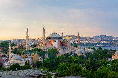 Ayasofya, İstanbul. Bizans mimarisinin dünyaca ünlü anıtı.