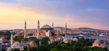 Ayasofya, İstanbul. Bizans mimarisinin dünyaca ünlü anıtı.