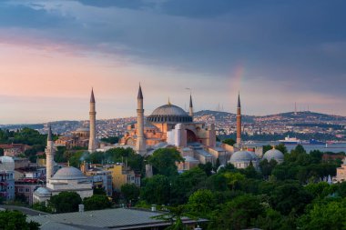 Ayasofya, İstanbul. Bizans mimarisinin dünyaca ünlü anıtı.