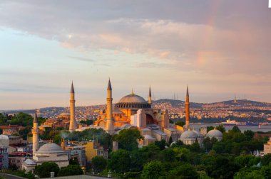 Ayasofya, İstanbul. Bizans mimarisinin dünyaca ünlü anıtı.