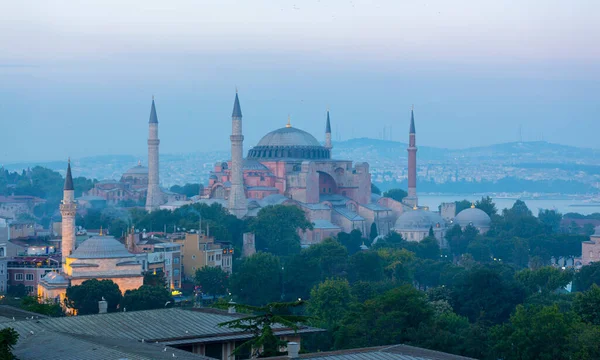 イスタンブールのハギア ソフィア ビザンチン建築の世界的に有名な記念碑 — ストック写真