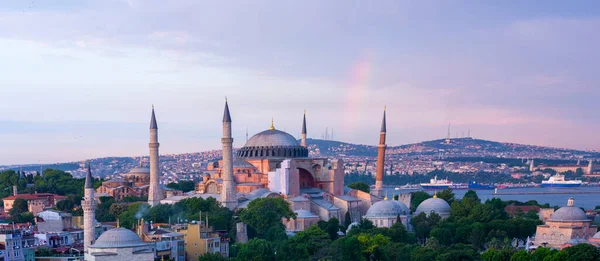Αγία Σοφία Στην Κωνσταντινούπολη Παγκοσμίου Φήμης Μνημείο Της Βυζαντινής Αρχιτεκτονικής — Φωτογραφία Αρχείου