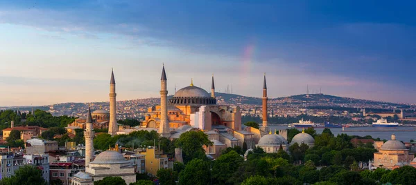 Αγία Σοφία Στην Κωνσταντινούπολη Παγκοσμίου Φήμης Μνημείο Της Βυζαντινής Αρχιτεκτονικής — Φωτογραφία Αρχείου