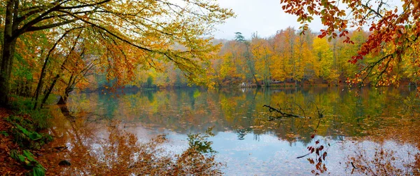 Seven Lakes Yedigller Park Narodowy Najpiękniejsze Kolory Jesieni Wodospad Został — Zdjęcie stockowe