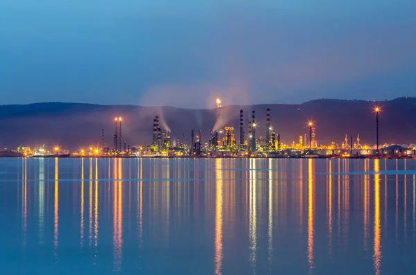 Kocaeli Turquia Tupras Oil Rafinery Vista Degirmendere Coast — Fotografia de Stock