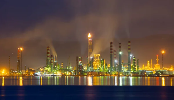Kocaeli Turquia Tupras Oil Rafinery Vista Degirmendere Coast — Fotografia de Stock