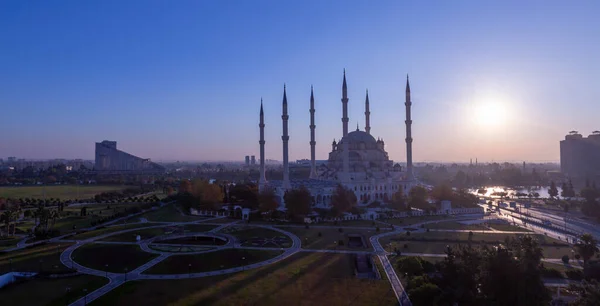 Adana Sabanci Κεντρική Κεραία Τζαμί Άποψη — Φωτογραφία Αρχείου