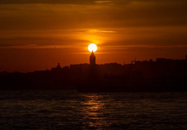 Galata Kulesi, turistlerin gün batımında en çok ziyaret ettikleri yerlerden biri. .