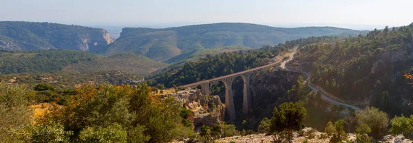 トルコのアダナ市にあるヴァルダ鉄道橋 歴史的 古い鉄道ドイツ橋 — ストック写真