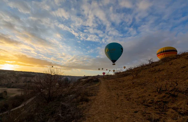 Ballonnen Vliegen Cappadocia Greme Bij Zonsopgang Cappadocië Bekend Hele Wereld — Stockfoto