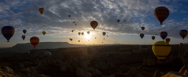 Ballons Fliegen Kappadokien Greme Bei Sonnenaufgang Kappadokien Ist Weltweit Als — Stockfoto