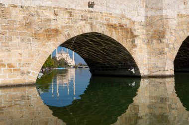 Merkez Sabanc camii ve Eski Taş Köprü, Adan - Türkiye