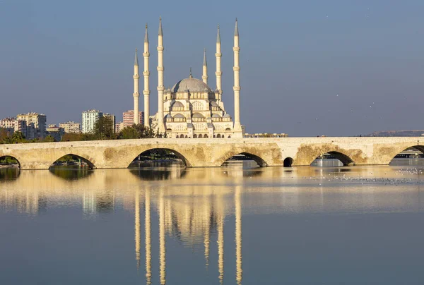 Közép Sabanc Mecset Régi Kőhíd Adana Törökország — Stock Fotó